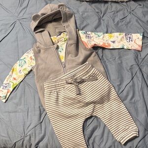 Tucker + Tate 3 Piece Outfit 12M Stripe Joggers, Fleece Vest & Dino Shirt
